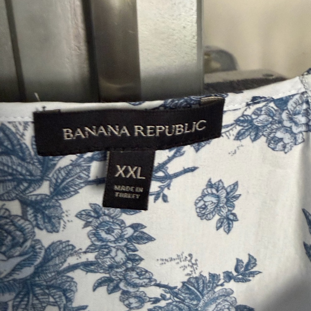 Banana Republic Blue and White Floral Blouse - Picture 3 of 6